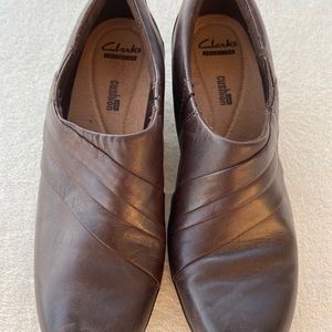 Clarks brown shoe